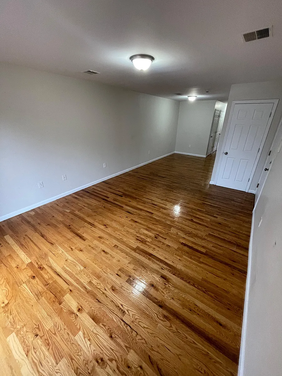 Building Photo - 16 Cedar Ave #2