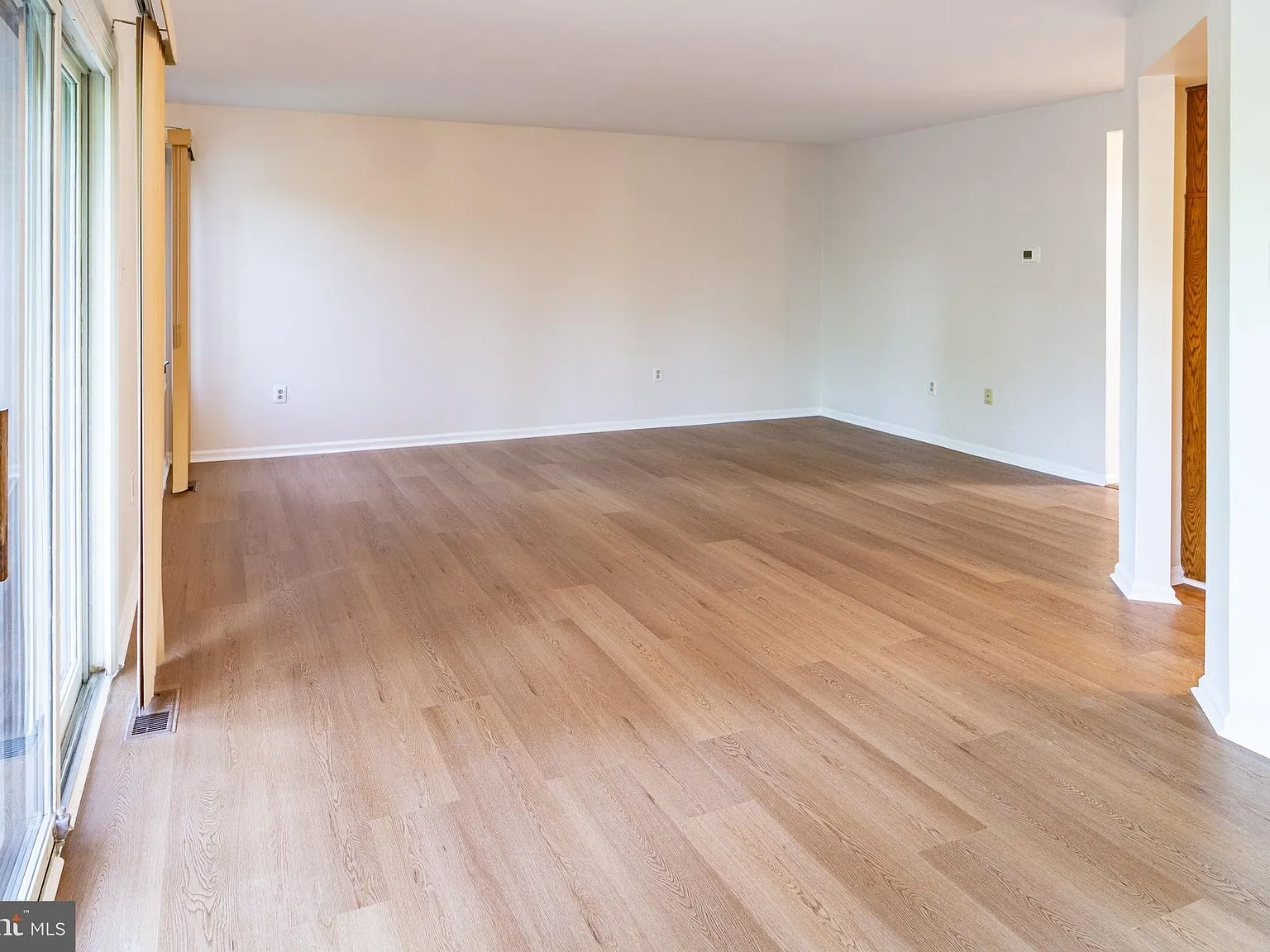 3 bed, 4.0 bath, 2224 sqft, $2,800 — Photo 4