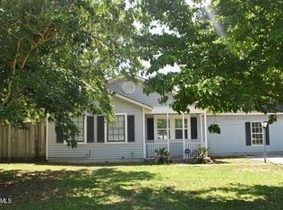 201 Cinnamon Dr, Hubert, NC 28539