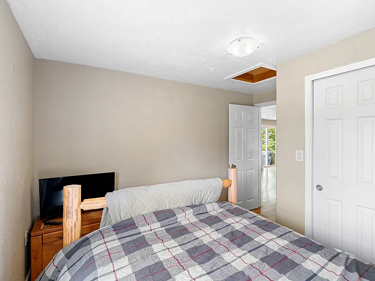 16435 McDonald Rd — Photo 15