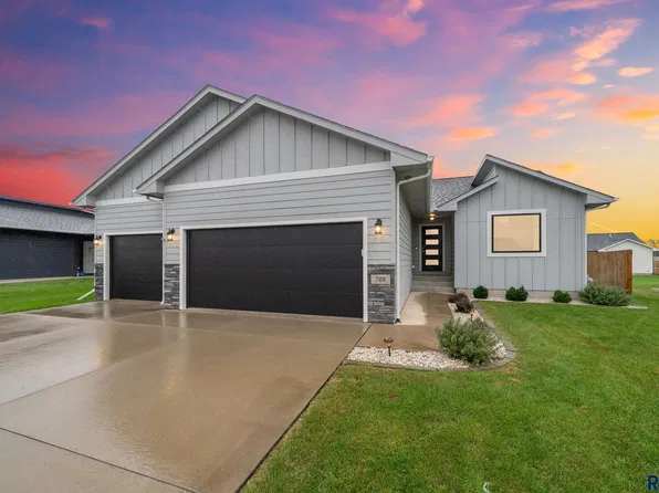 708 N Juniper St, Lennox, SD 57039