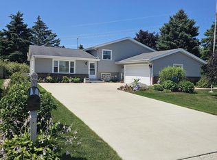 6815 Redstone Cir, Racine, WI 53406