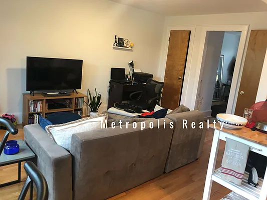 Rented by Metropolis International Realty Inc. | media 25