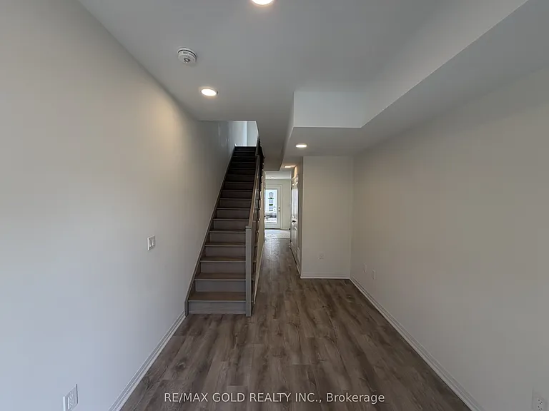 702 Front Royal St — Photo 6