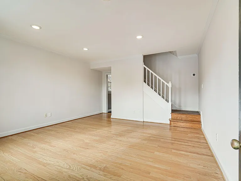 1300 S Barton St #342 — Photo 4