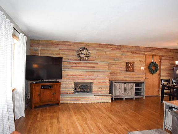 3rd image of 96 Glenview Dr