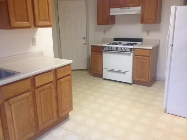 117 University Ave, Lowell, MA 01854