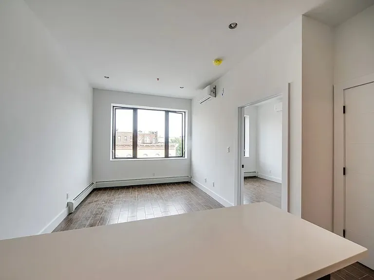 31-16 38th St #2A — Photo 3