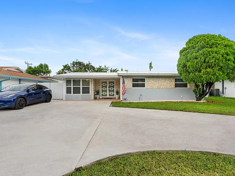 9508 N Military Trl — Photo 2