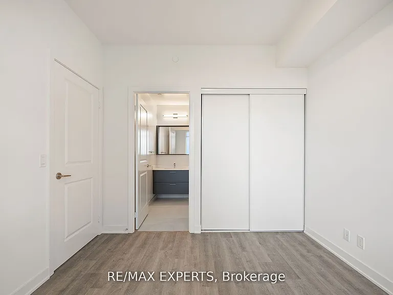 50 Upper Mall Way #B1504 — Photo 29