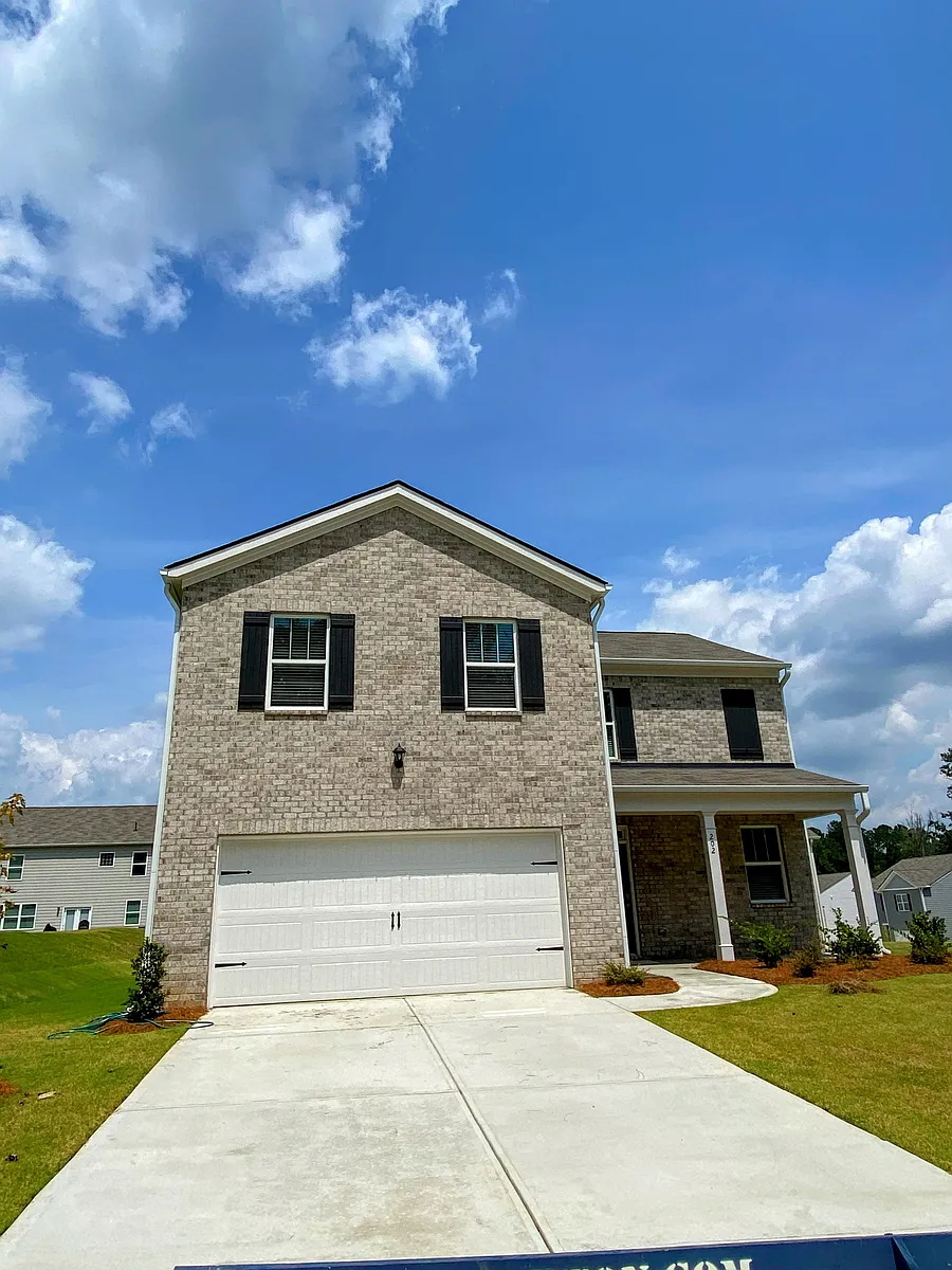 Building Photo - 202 Creekview Way