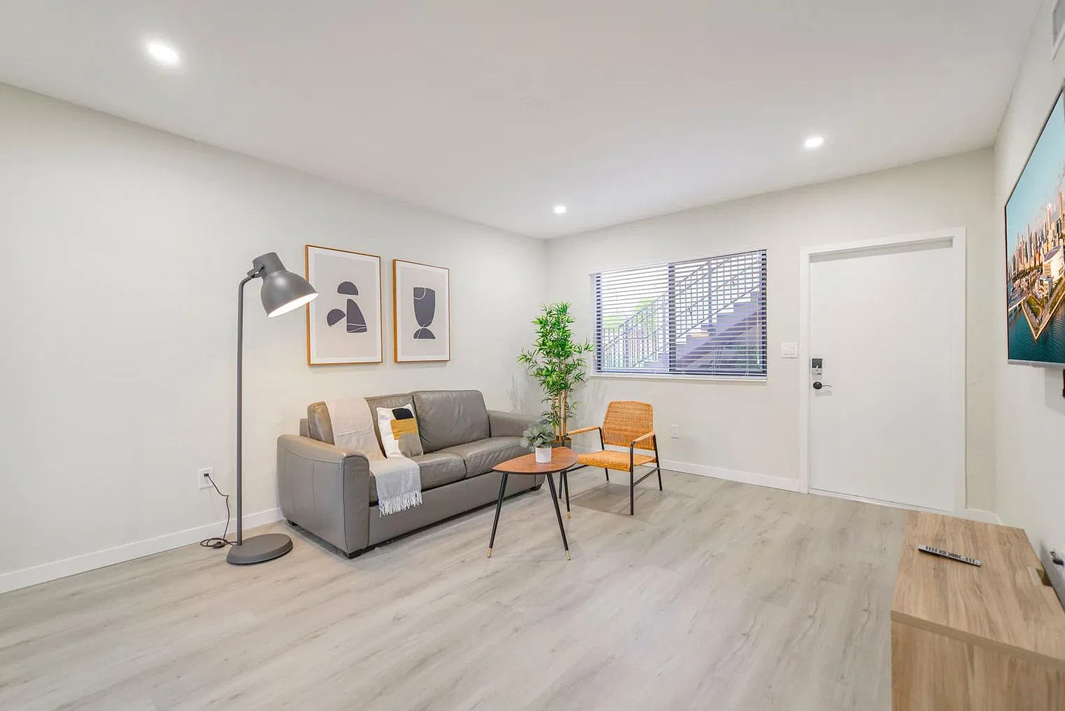 1 bed, 1.0 bath, 635 sqft, $4,279 — Photo 1
