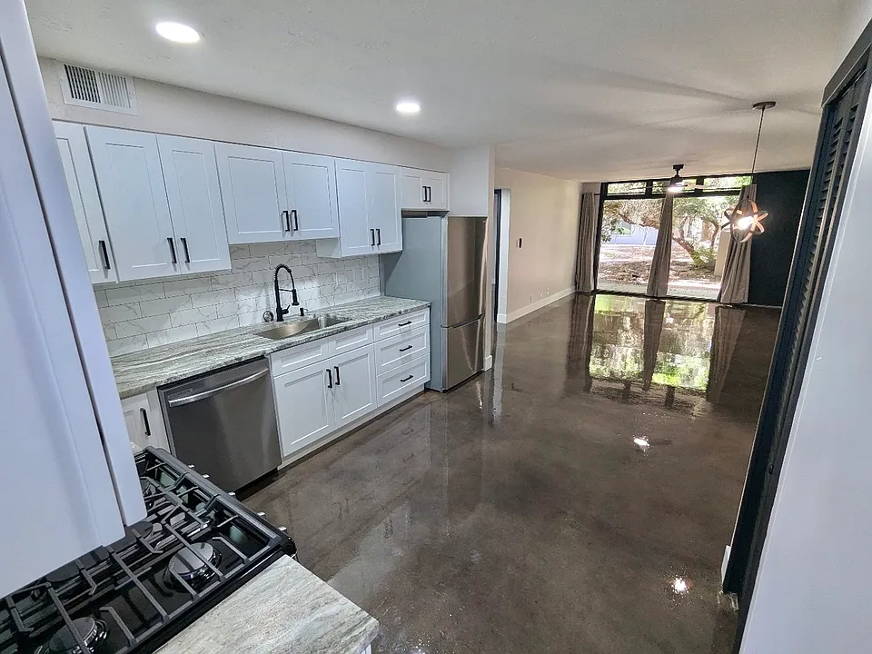 1101 E Bethany Home Rd #20