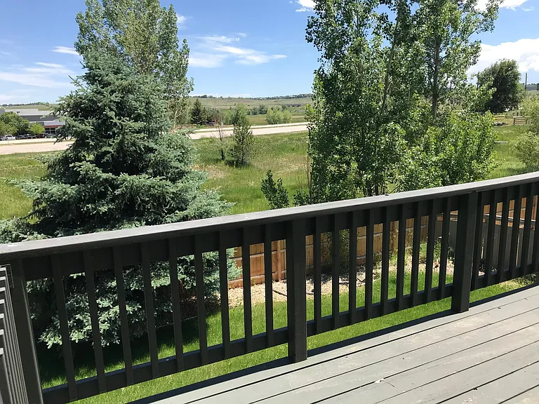 Main floor deck overlooking 287