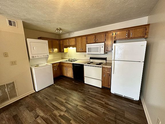 3rd image of 3243 Tower Dr #3243A