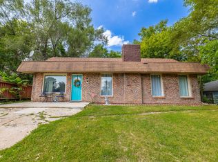 1 NE Circle Dr, Joliet, IL 60433