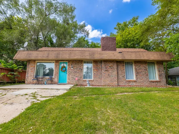1 NE Circle Dr, Joliet, IL 60433