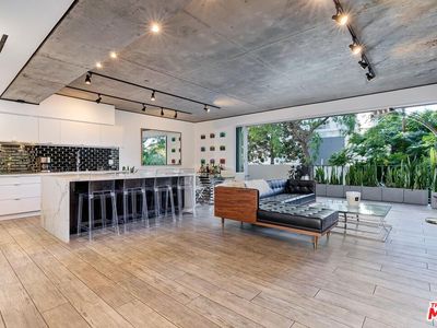 818 N Doheny Dr APT 203, West Hollywood, CA, 90069