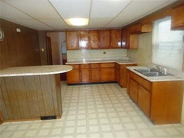 2nd image of 1130 E 11th St