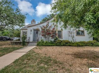 907 W 6th St, Lampasas, TX 76550