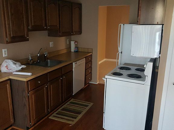 3rd image of 42160 Gladwin Dr