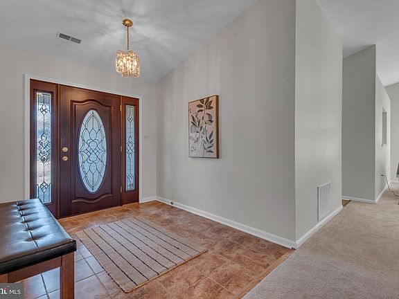 4th image of 950 Heather Way