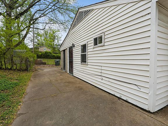 4th image of 3741 Ridgemont Rd