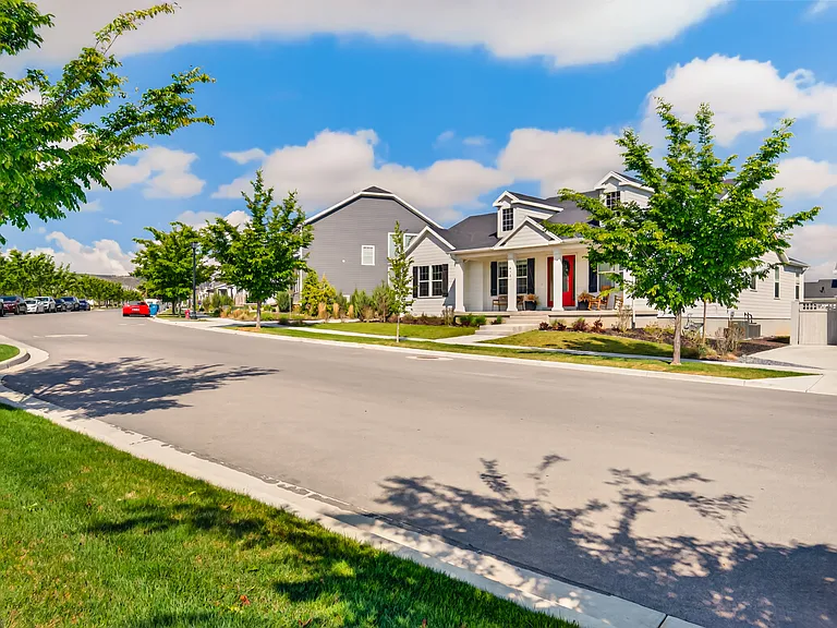672 W Herald Dr — Photo 40