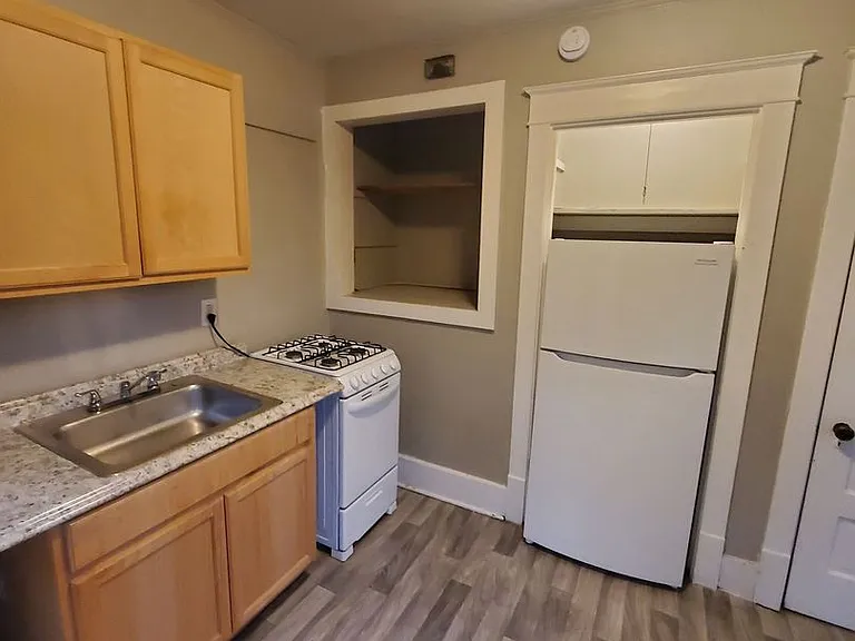 135-137 Garfield Ave - 4 Unit (Ace Property) — Photo 16