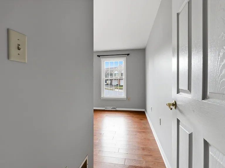 472 Hillside Dr — Photo 16