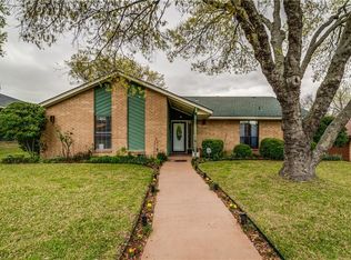 215 Meadow Creek Dr, Duncanville, TX 75137