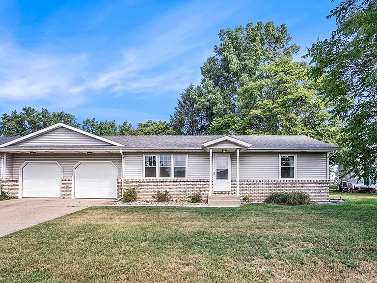 6679 Pleasantview St NE — Photo 2