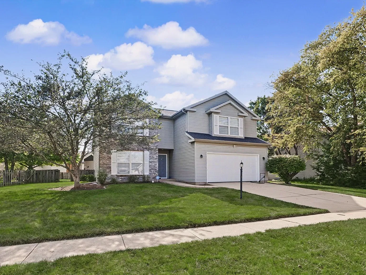 4 bed, 2.5 bath, 2291 sqft, $2,800 — Photo 3