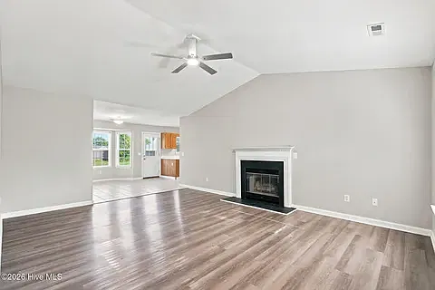 3 bed, 1345 sqft, $2,195 — Photo 3