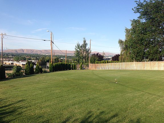 2nd image of 4213 E Hillcrest Dr