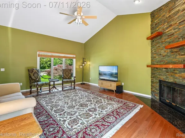 6423 Southampton Dr, Clarkston, MI 48346