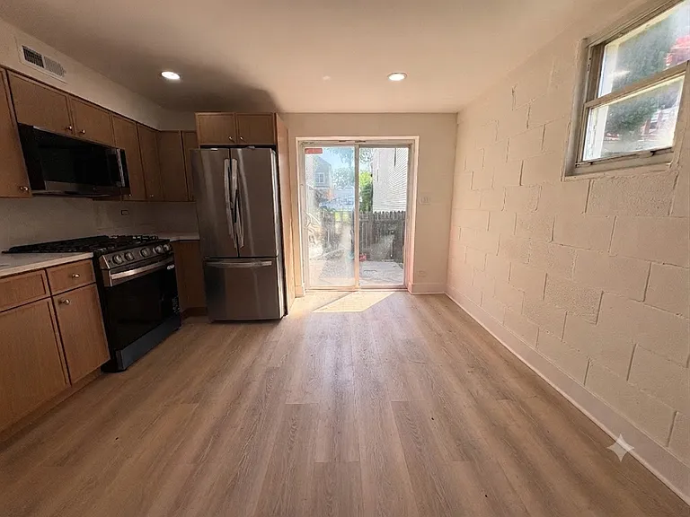 1740 N Francisco Ave #CH — Photo 9