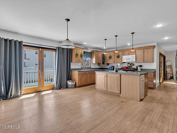 3rd image of 1108 Monmouth Avenue
