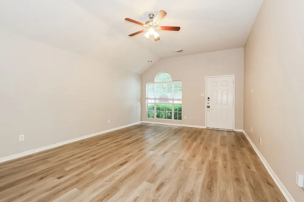 3 bed, 2.0 bath, 1526 sqft, $1,775 — Photo 4