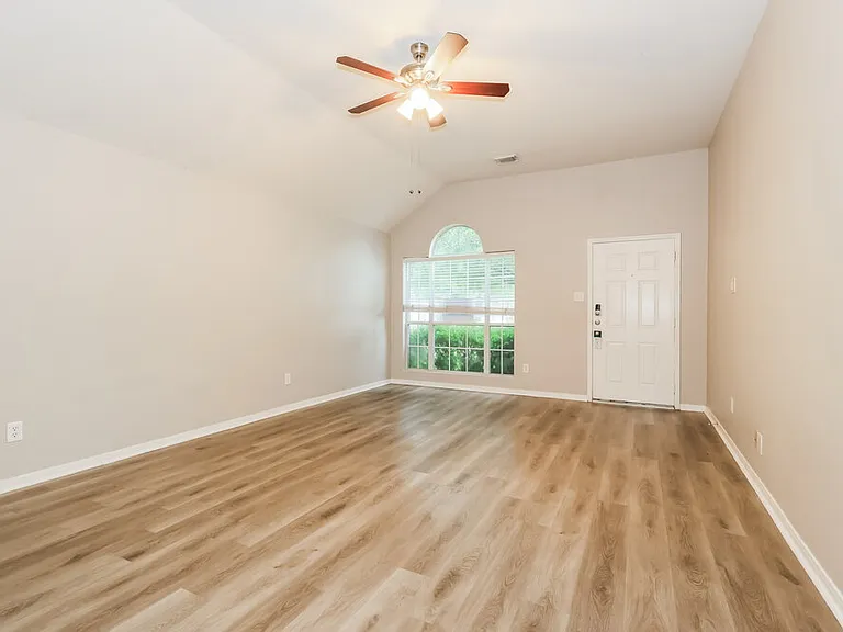 18407 Knob Hill Lake Ln — Photo 4