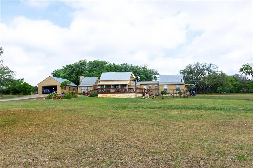 4 bed, 3.0 bath, 3353 sqft, $6,500 — Photo 4