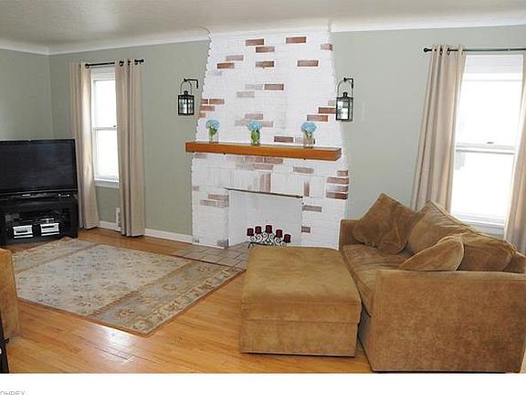 3rd image of 16115 Southland Ave