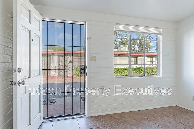 1 bed, 1.0 bath, 612 sqft, $900 — Photo 2