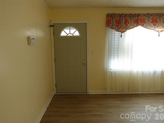 5th image of 155 Robbins St SW