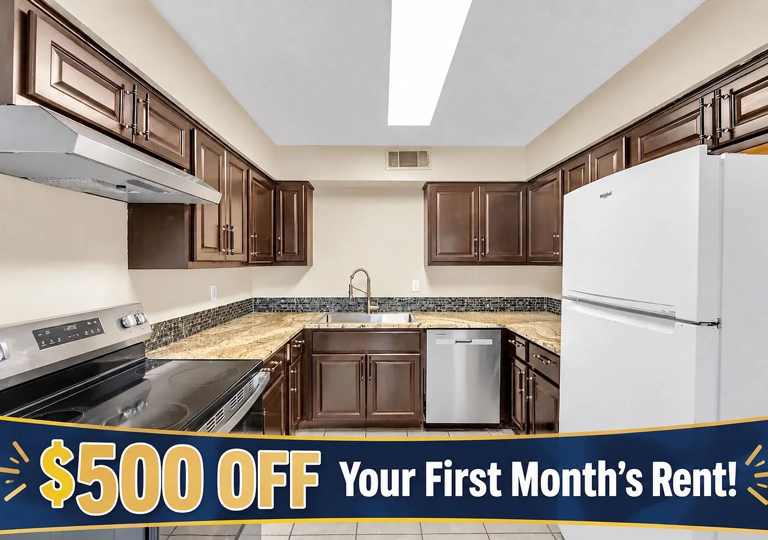 Spacious Irving Townhome | 2 Bed, 2 Bath | Pet Friendly — Photo 1
