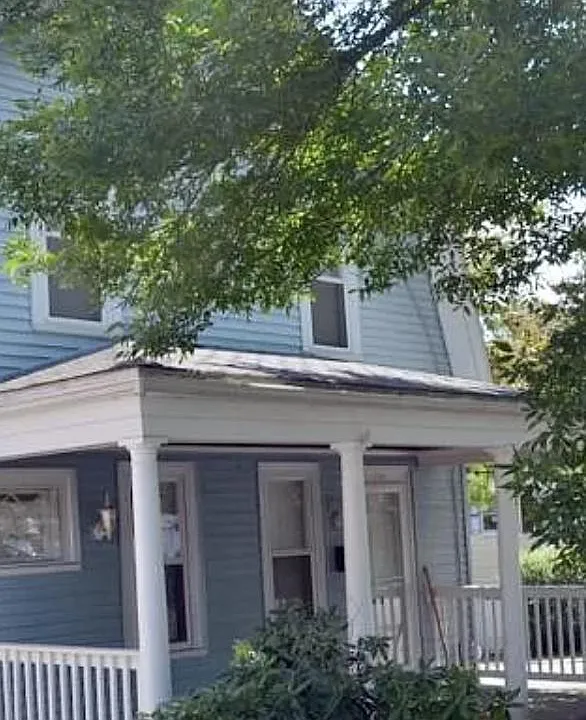 109 Huxley Ave