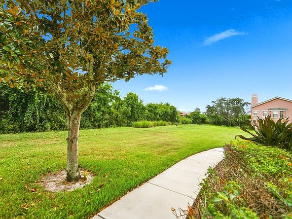 5th image of 124 SW Peacock Boulevard