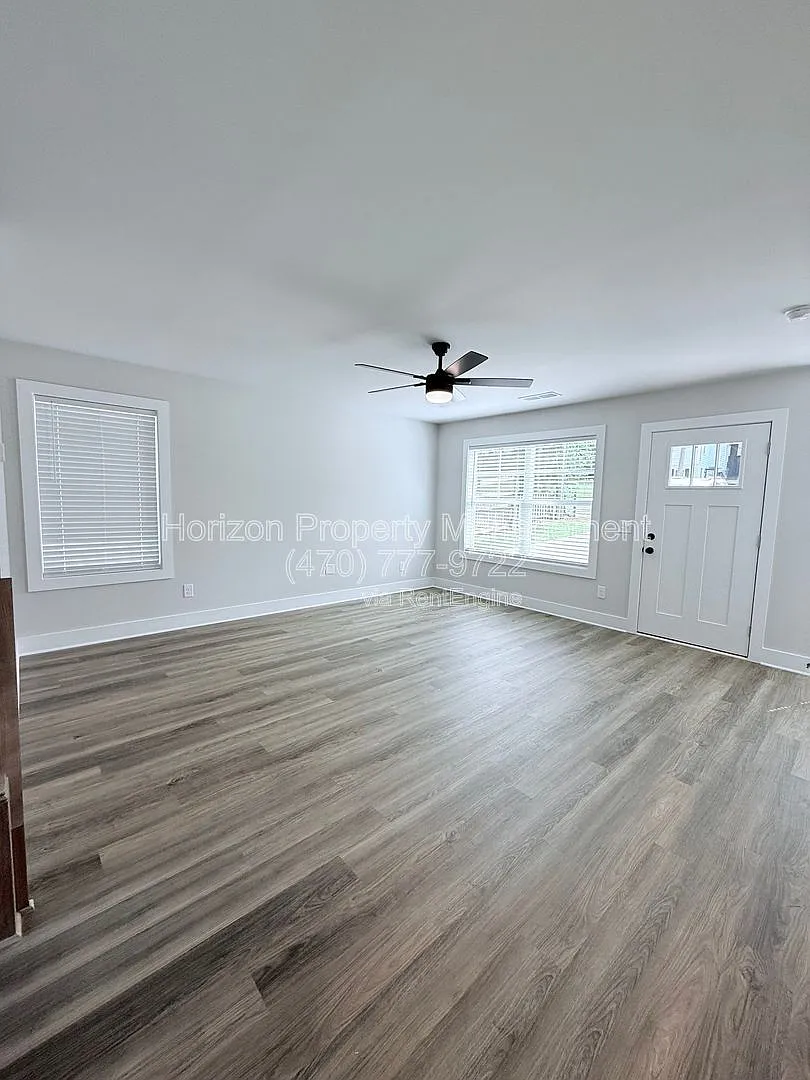 Building Photo - 2550 Valient Dr