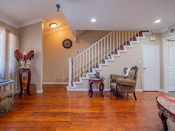 5th image of 6719 1/2 Gloria Ave