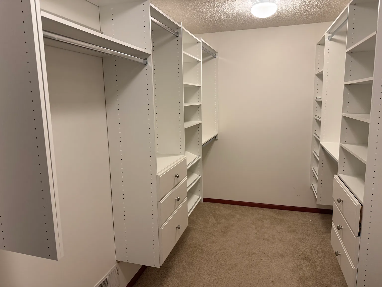 3 bed, 1786 sqft, $3,200 — Photo 4